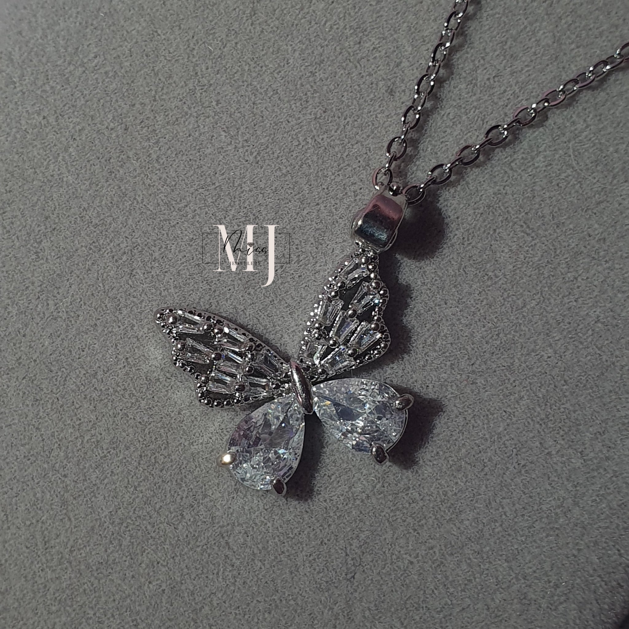 Collier papillon -Éclat de Liberté-